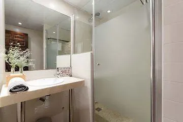 Hotel Ainb Gothic 3*
